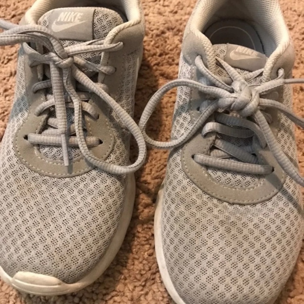 nike tennis shoes